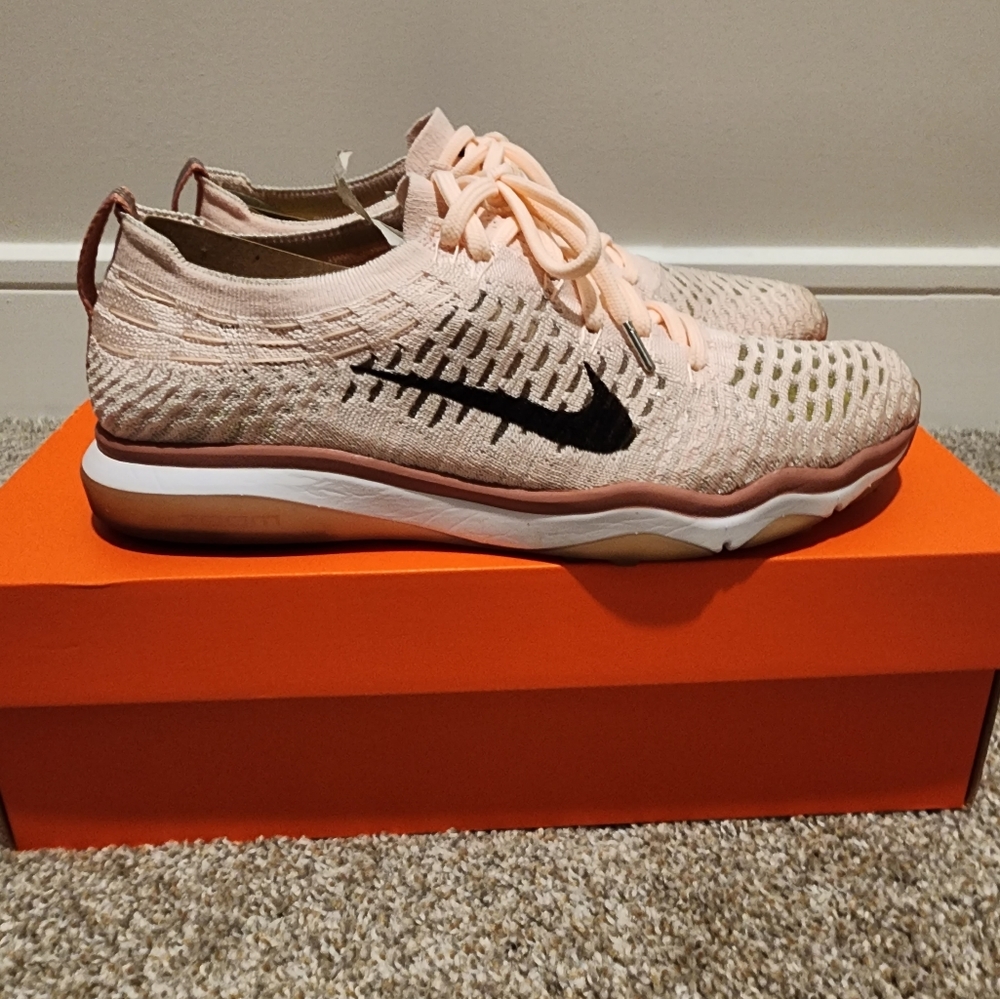 WOMENS AIR ZOOM FEARLESS  FK BIONIC